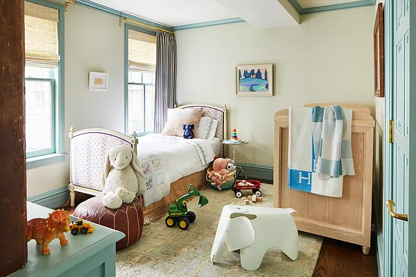 Sold by Douglas Elliman | media 18