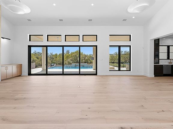 3rd image of 1006 Flint Ridge Trl