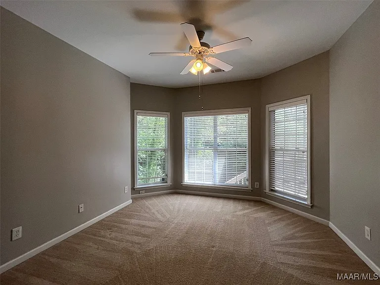 704 Emerald Dr — Photo 44