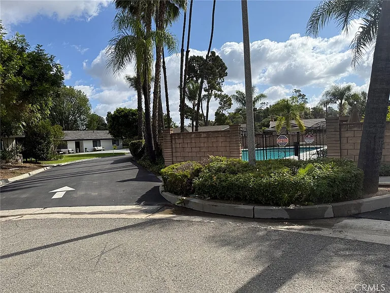 1530 Robin Way — Photo 31