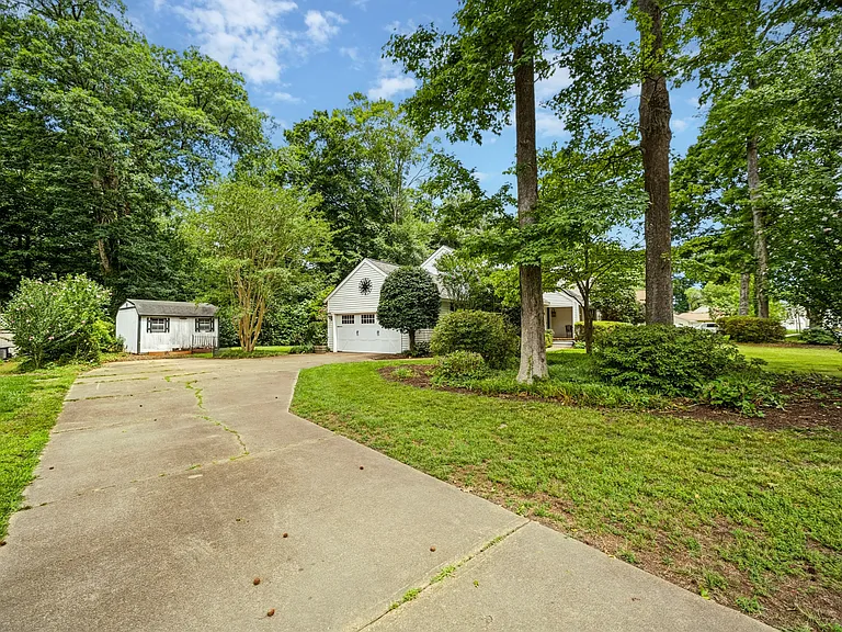 1044 Commodore Dr — Photo 38