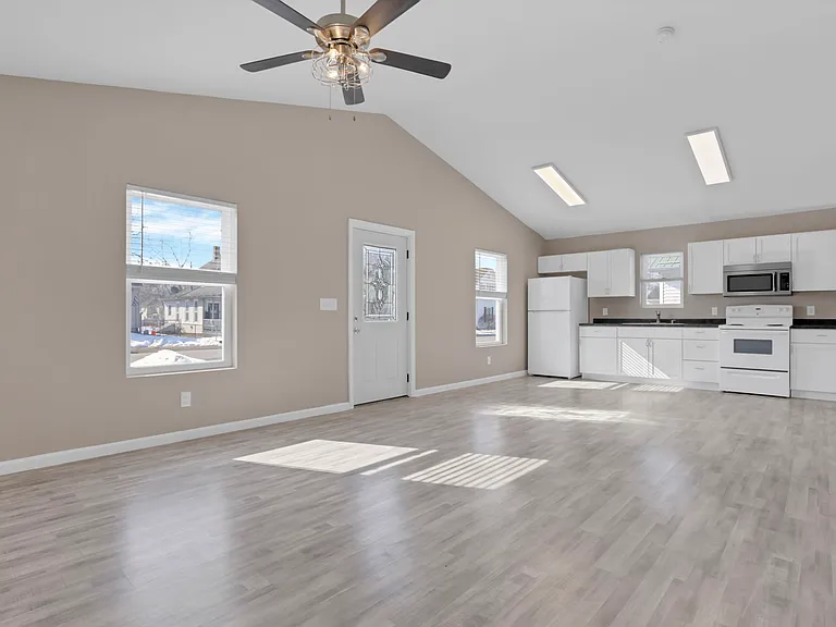 98 Burt Ave — Photo 9