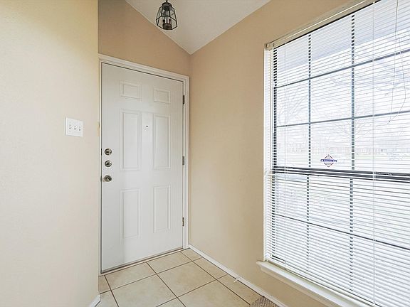 3rd image of 2432 Shady Turf Dr