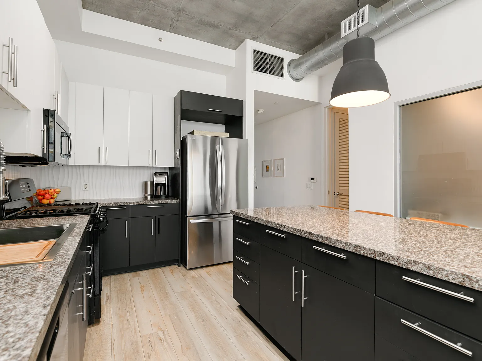 2 bed, 1027 sqft, $3,999 — Photo 3