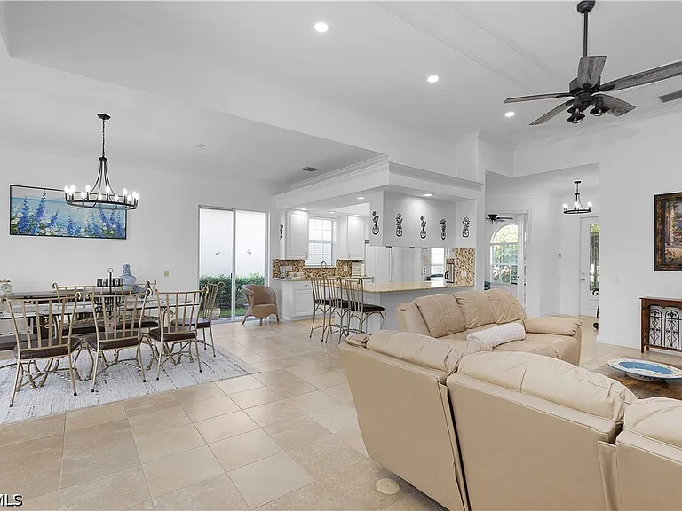 7983 Valentina Ct — Photo 13