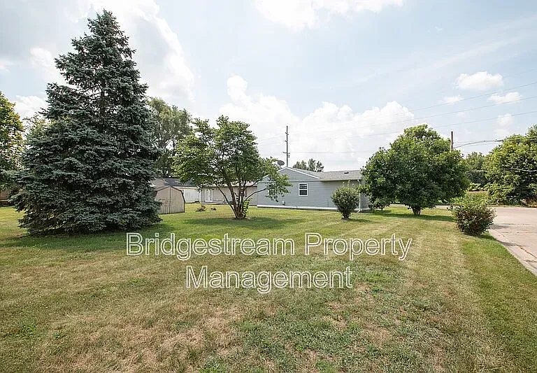 340 Walnut St — Photo 19