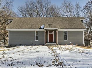 608 NE 2nd St, Blue Springs, MO 64014