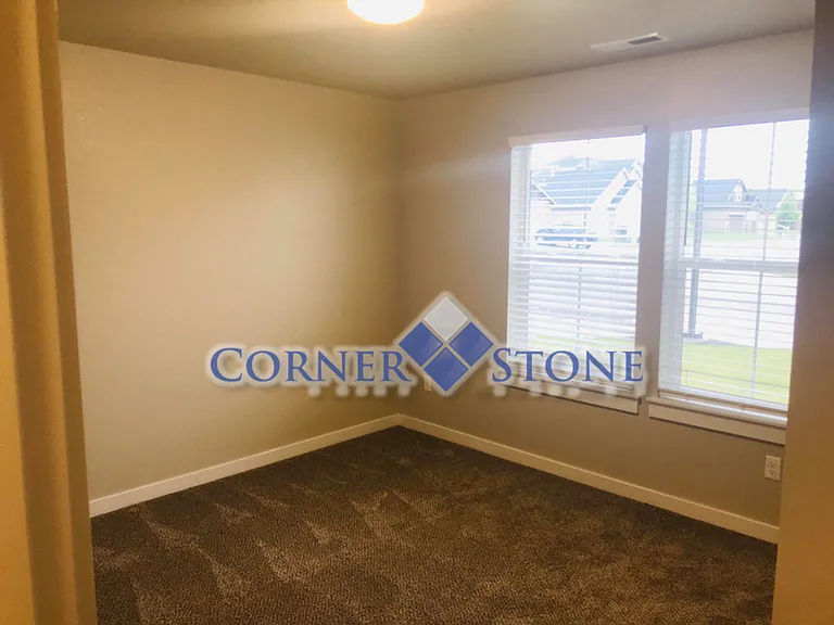 2842 W Everest St — Photo 8