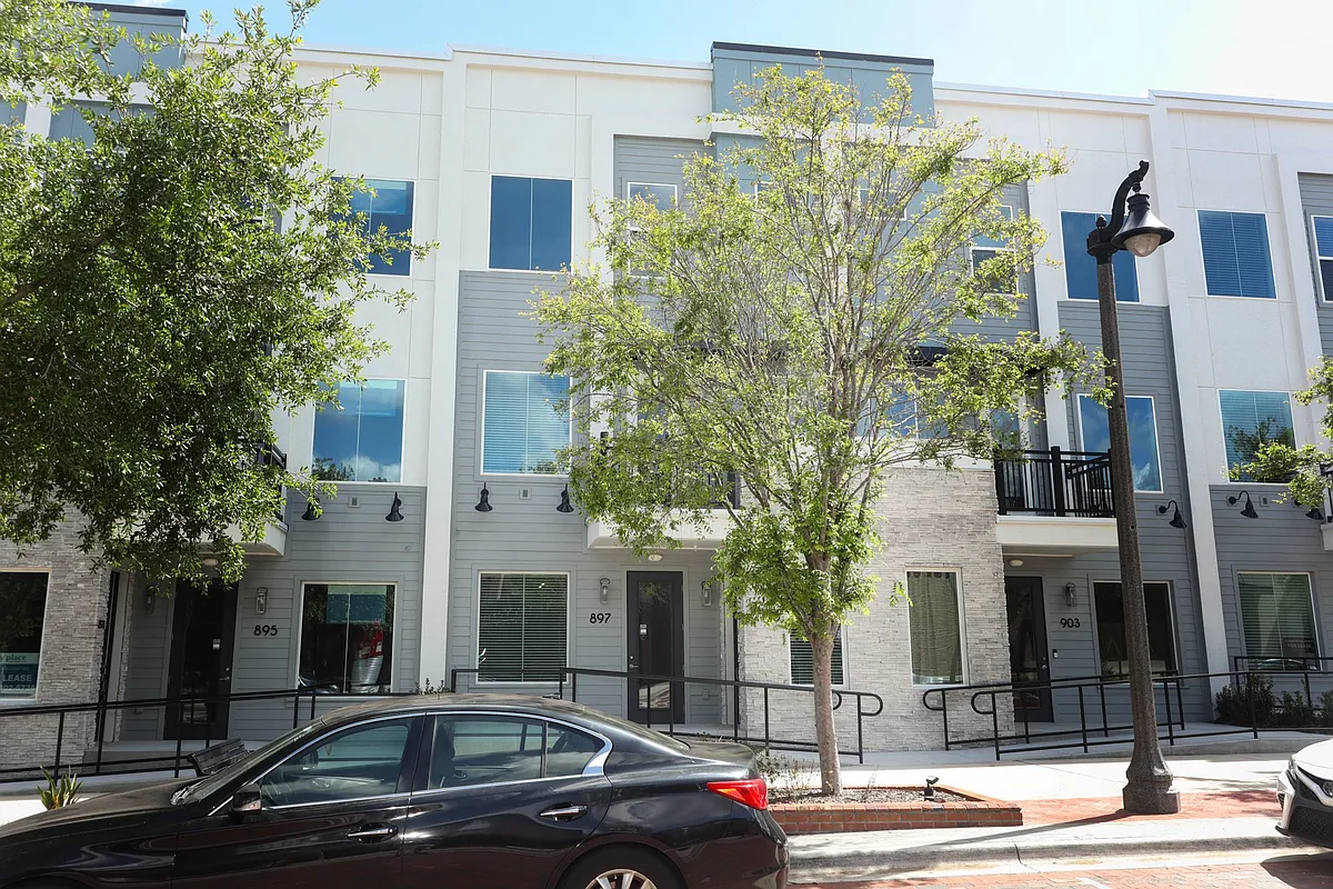 Building Photo - 899 City Walk Ln #899