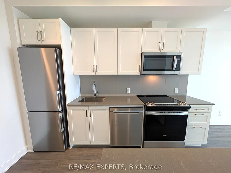 681 Yonge St #527 — Photo 6