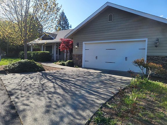2nd image of 159 SE Aztec Ct