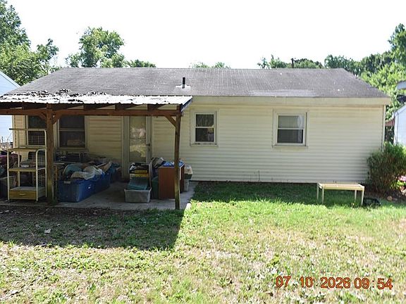 3rd image of 1410 Town St