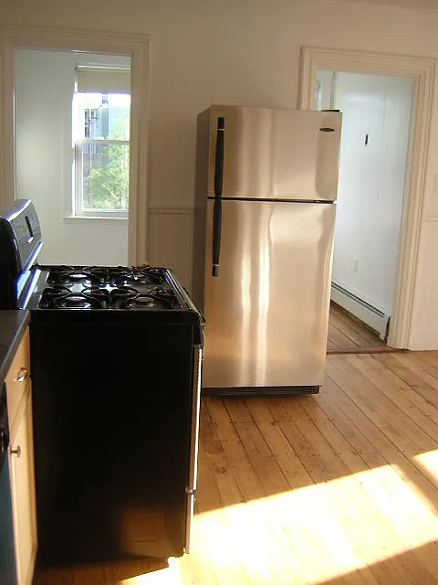 3 bed, 1.0 bath, 1176 sqft, $3,300 — Photo 1