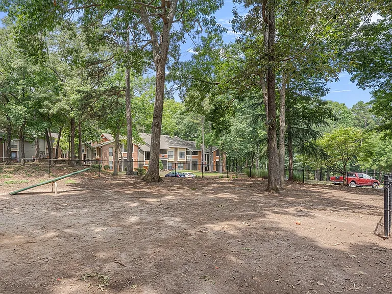 The Retreat at Lake Johnson Apartments — Photo 11