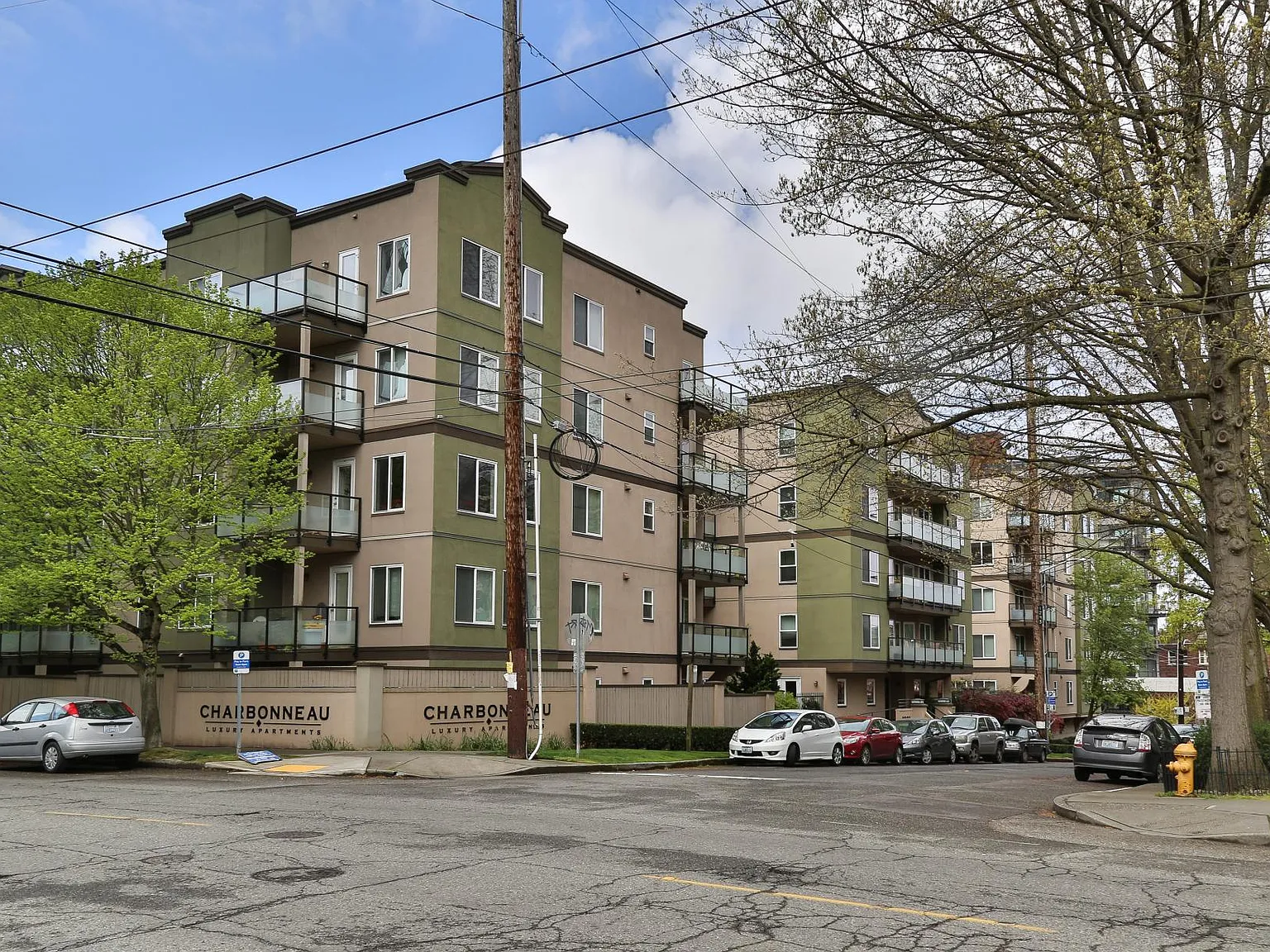 Charbonneau Apartments — Photo 1