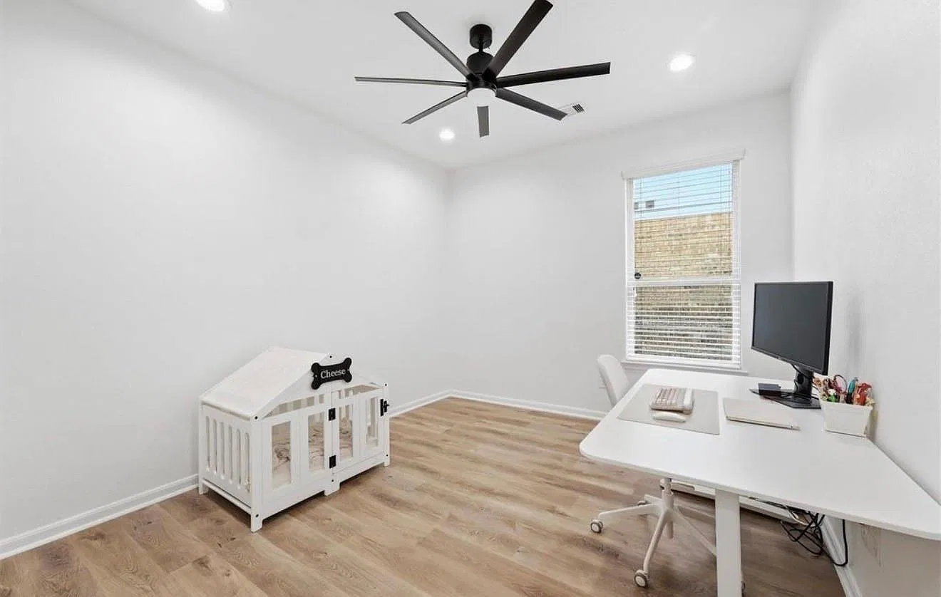 3 bed, 2.0 bath, 1953 sqft, $2,250 — Photo 2