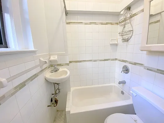 Rented by Bond New York | media 59