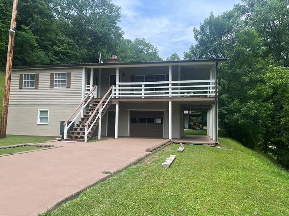 406 Millers Crk, Van Lear, KY 41265
