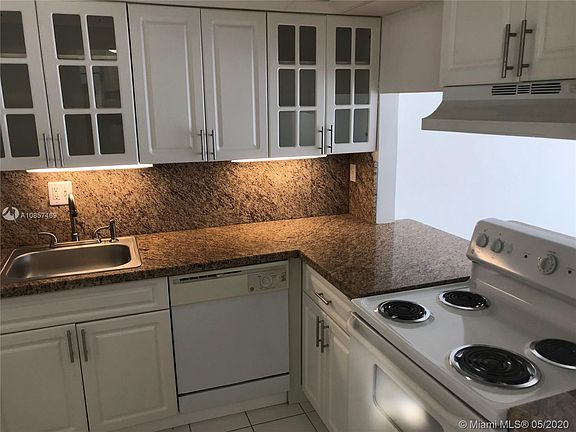 5th image of 12105 NE 11th Pl APT 202
