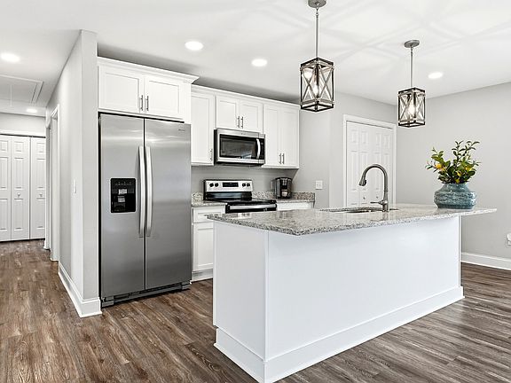 5th image of 41 Chisam Ct