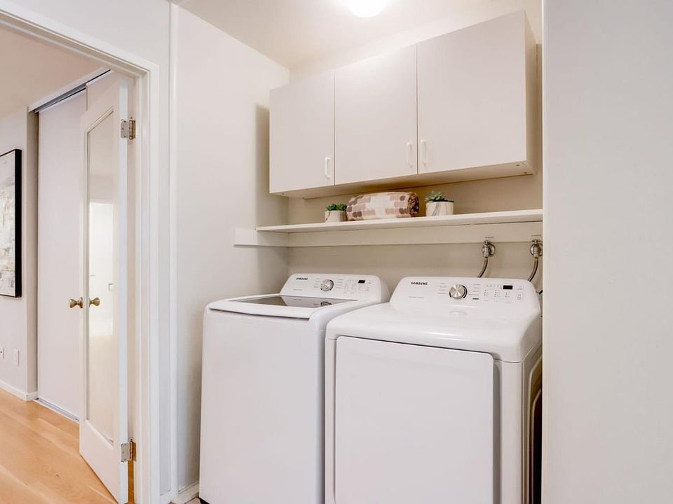 1st image of 2040 W Middlefield Rd APT 20