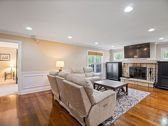 4th image of 1527 Steeplechase Ct