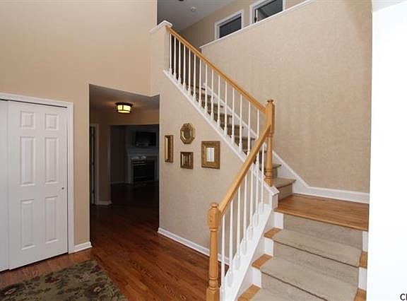 2nd image of 35 Hearthstone Dr