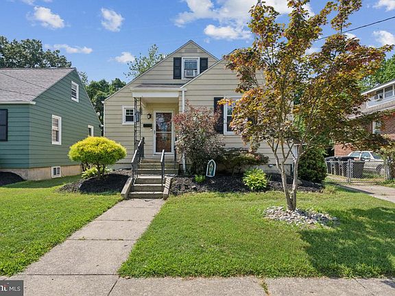 2nd image of 604 Sherwood Ave