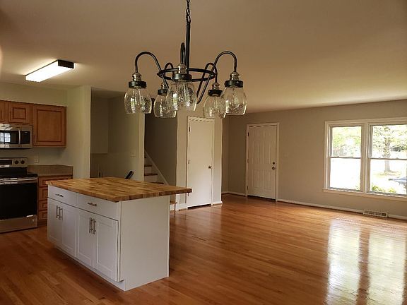 5th image of 2643 Charing Cross Dr