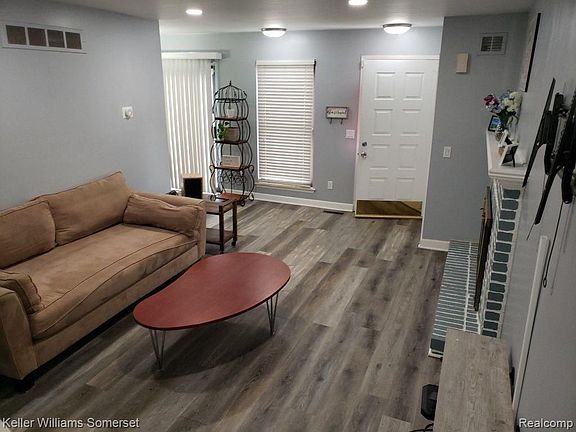 3rd image of 38844 Golfview Dr