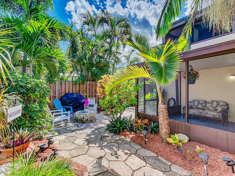 3530 E Gardens East Dr #B — Photo 9