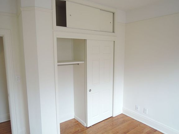 4th image of 2424 42nd St APT B2
