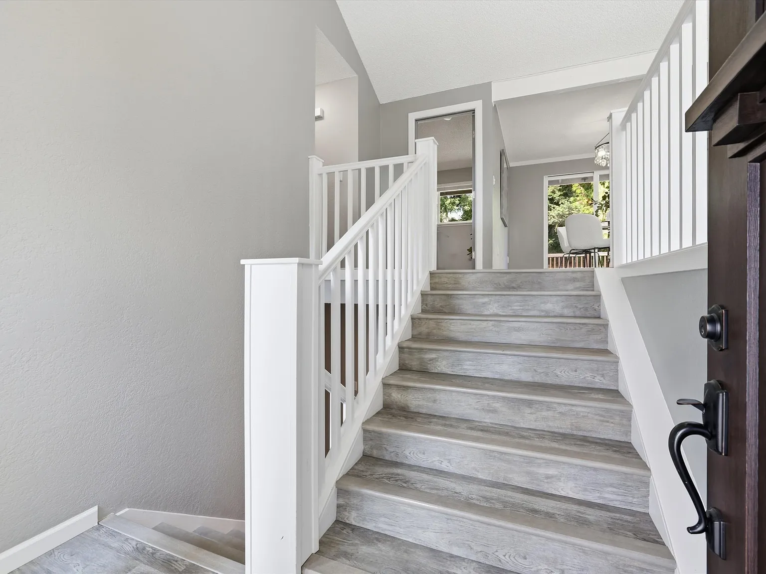 4 bed, 2.5 bath, 2430 sqft, $4,500 — Photo 2