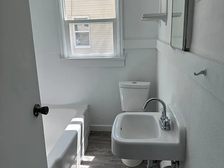707 S Warren Ave — Photo 6