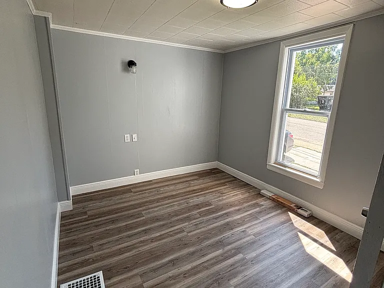 1738 Erie St S #1 — Photo 3