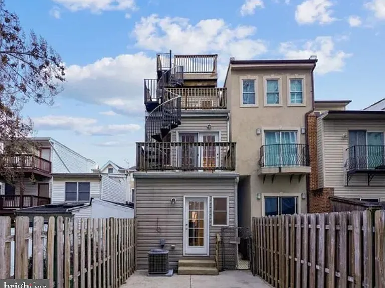 111 E Cross St — Photo 3