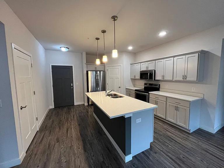 Cottage Grove Commons: Gaston — Photo 105