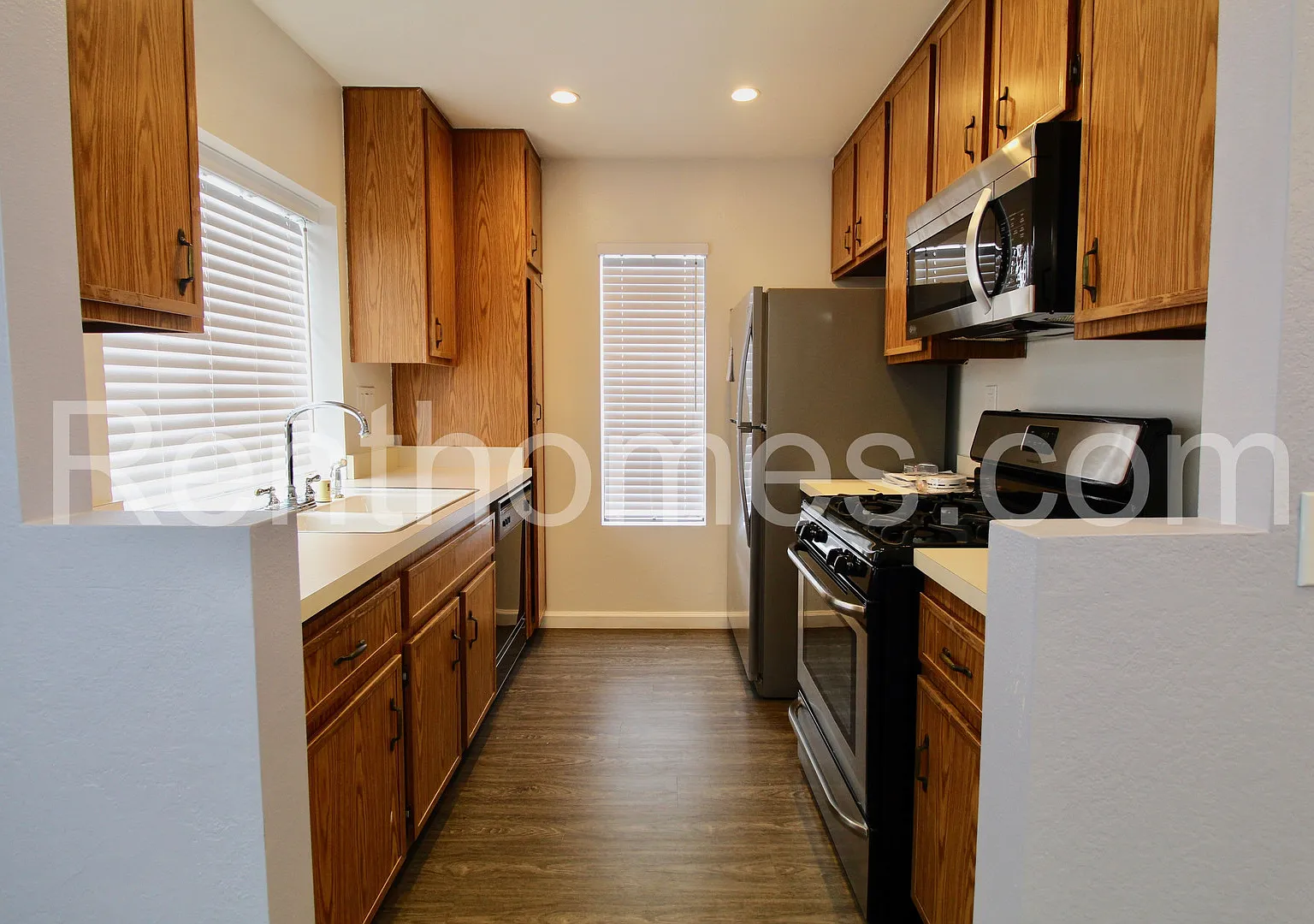 Sabre Springs, 13059 Wimberly Sq #130, AC, Comm Pool and Spa! — Photo 4