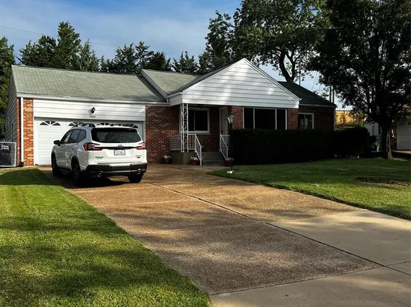 9505 Crain Ct, Saint Louis, MO 63126