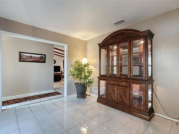 4th image of 5209 Gladstone Dr