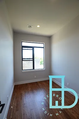 Rented by Miron Realty Group | media 43