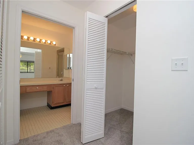 224 Erie Dr — Photo 9