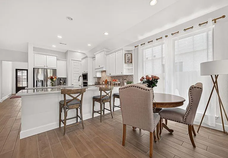 427 Mulberry Creek St — Photo 5