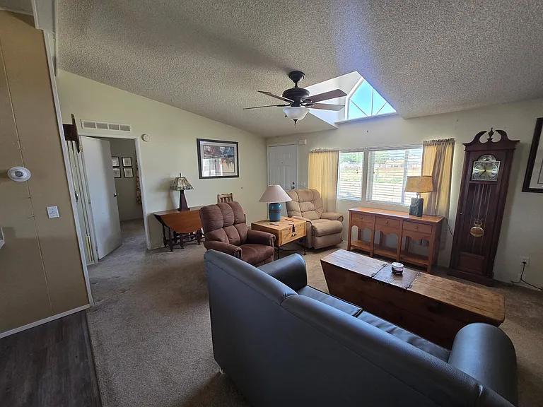 1433 Post Ave — Photo 3