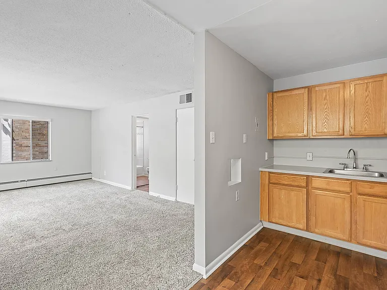 Skylark Apartments — Photo 30