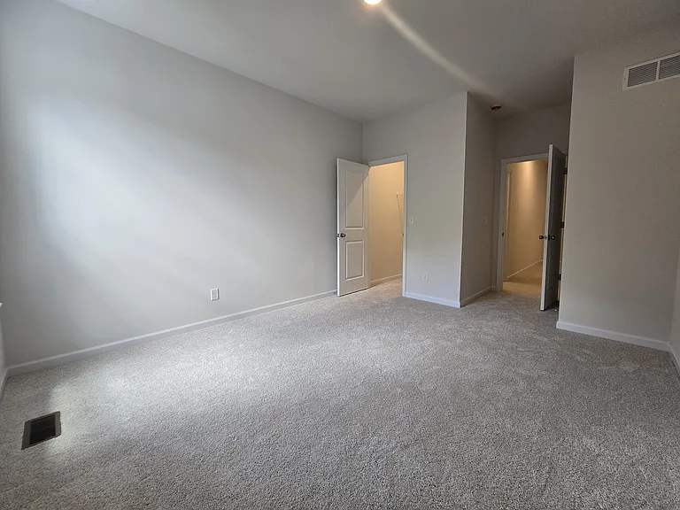140 Sterling Dr — Photo 34