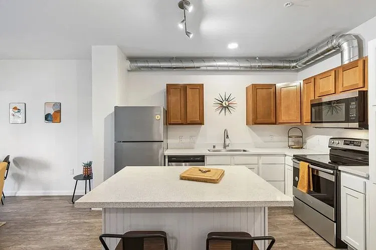 Pullman Modern Urban Apartments — Photo 2