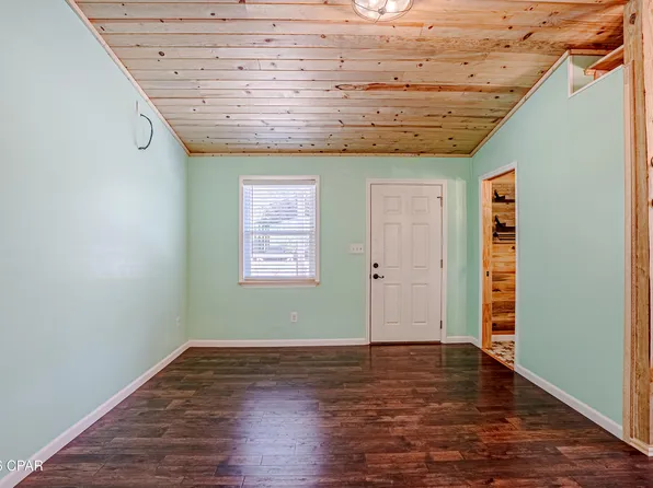 85 Our St, Vernon, FL 32462