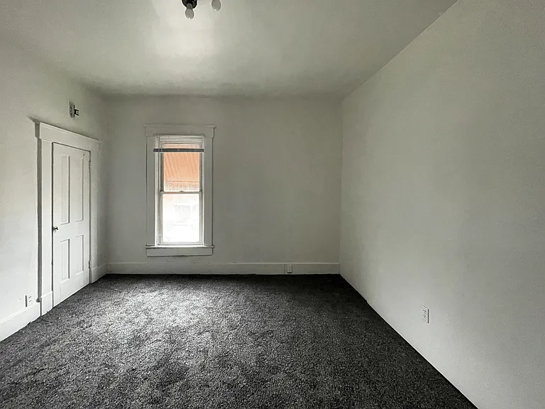 626-628 W Main St — Photo 5