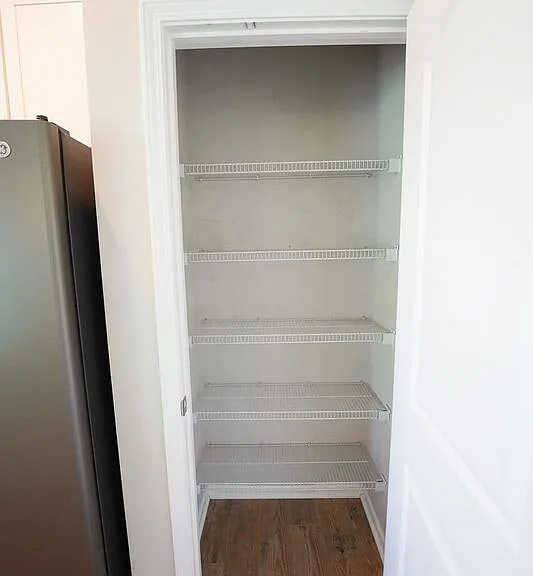 215 Shelton St — Photo 8